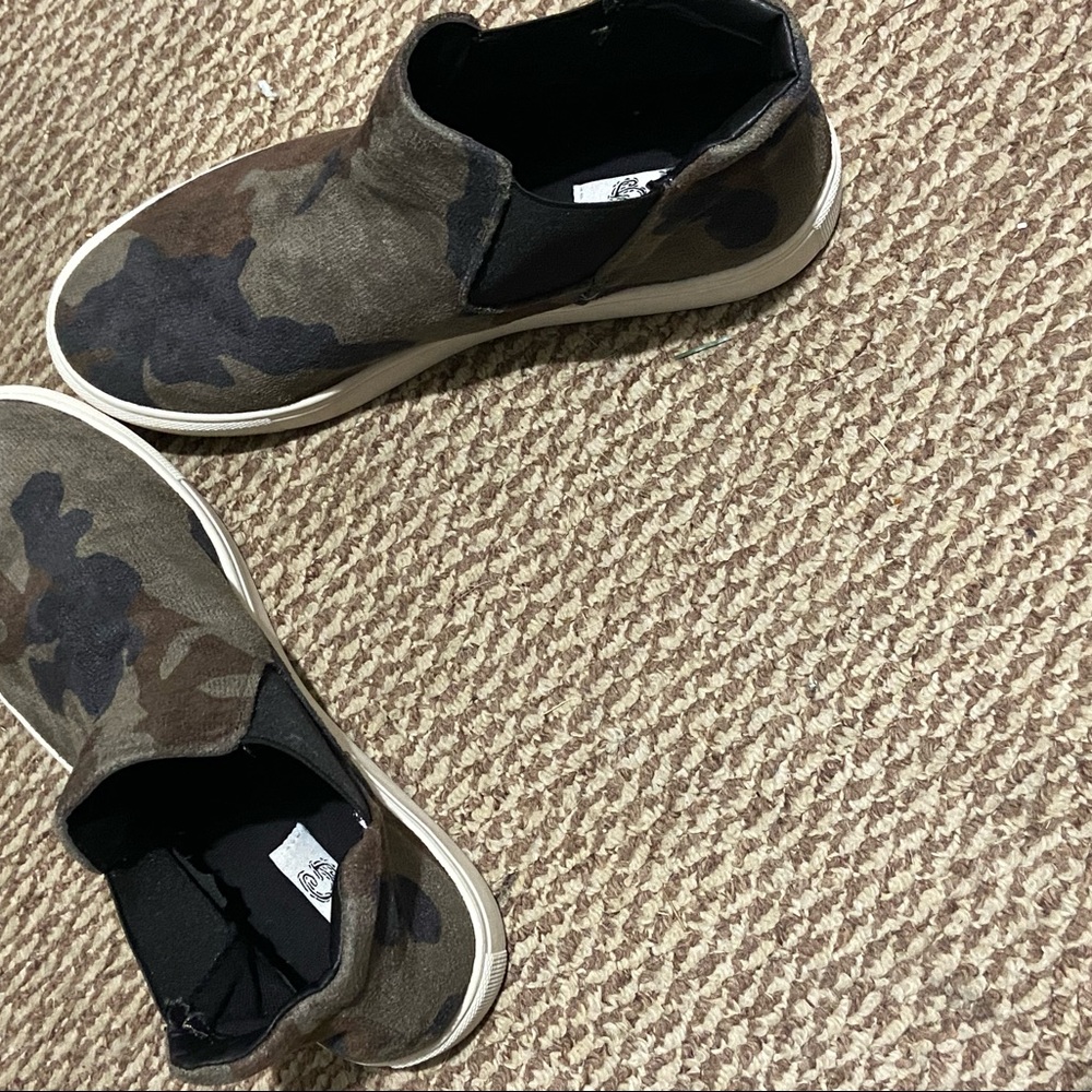 High top camo shoes